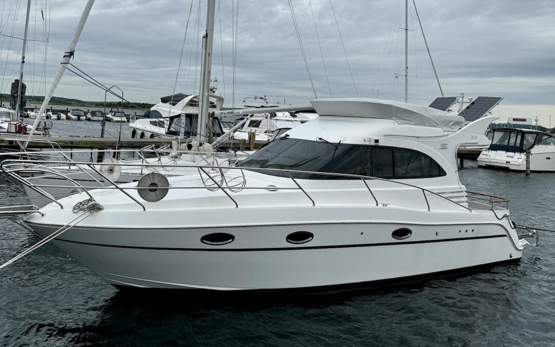 Galeon 330 Fly